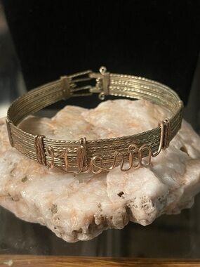 Handcrafted Gold-Tone Wire Name Bracelet - Gloria
